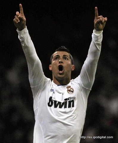 Cristiano Ronaldo su gol ante Villarreal en el estadio Santiago Bernabeu en Madrid