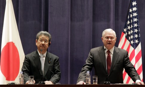 Robert Gates y Toshimi Kitazawa