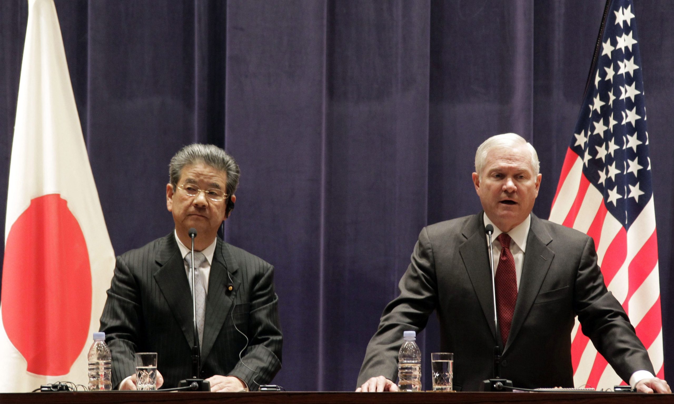 Robert Gates y Toshimi Kitazawa