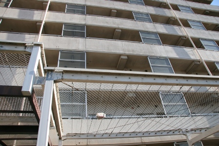 Malla metálica del edificio de Hamamatsu