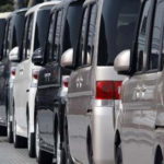 Carros New Daihatsu, en un puerto industrial, en Kawasaki. (Archivo 2009 Reuters)