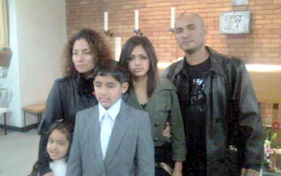 Jorge-Mayta-Zegarra-con-su-esposa-y-sus-hijos