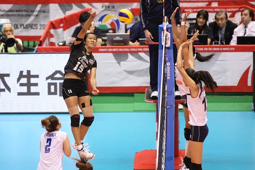 Malika Kanthong ante el bloque peruano
