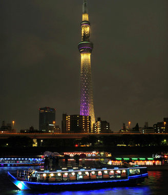Torre iluminada en su primer dia