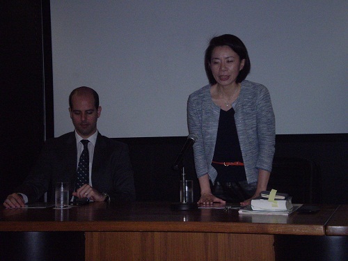 Aiko Omi de la Oficina de Inmigración de Tokio