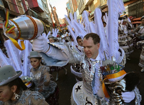 Encargado de Negocios de EEUU, John Creamer en la Fiesta del Gran Poder