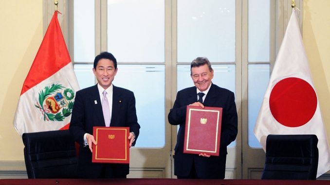 Cancilleres de Japón y Perú, Fumio Kishida y Rafael Roncagliolo