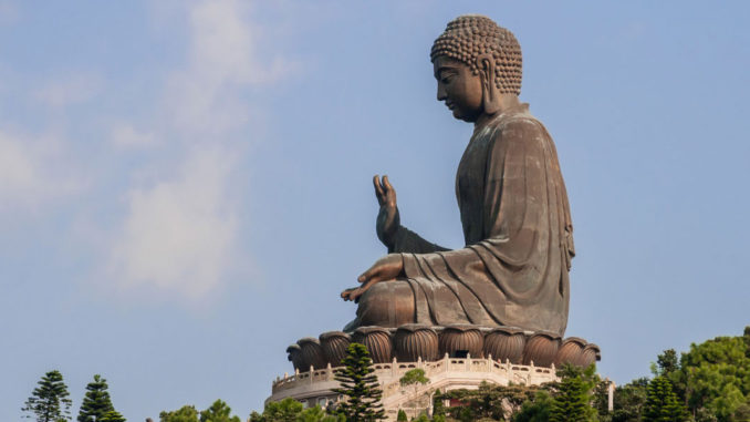 Tian_Tan_Buddha_by_Beria