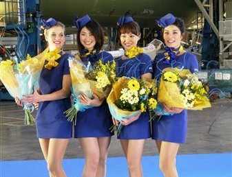 Aeromozas con minifalda 500