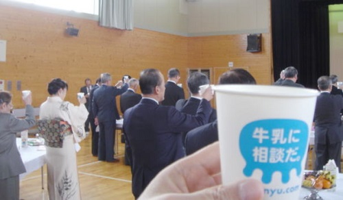 Un brindis con leche en Japón