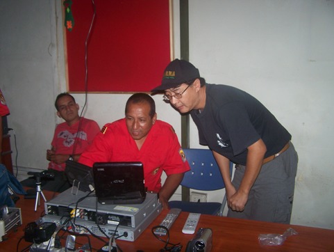 En el cuartel de bomberos (foto Dharma)