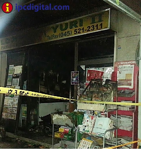 Instante en que los bomberos actúan en el local brasileño de Tsurumi.