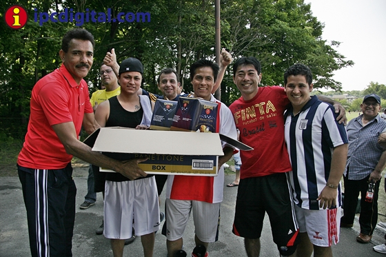 Premiación con panetón Gloria.