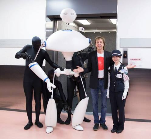 El músico a su llegada a Japón el 15 de mayo (foto sitio web de Paul McCartney)