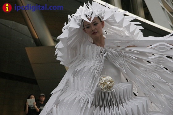 Performance con origami en Tokio - ipcdigital - Foto Luis Álvarez (29)