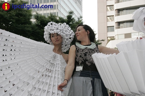 Performance con origami en Tokio - ipcdigital - Foto Luis Álvarez (52)