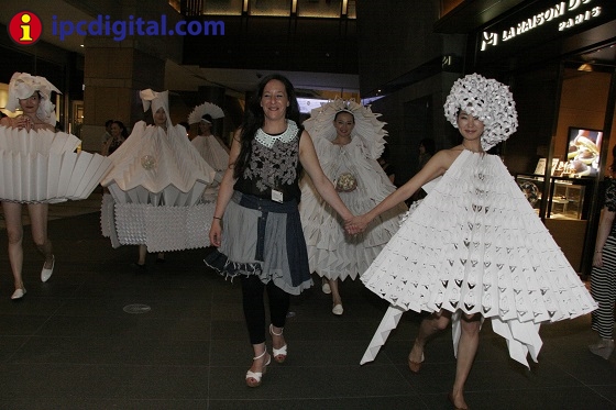 Performance con origami en Tokio - ipcdigital - Foto Luis Álvarez (57)