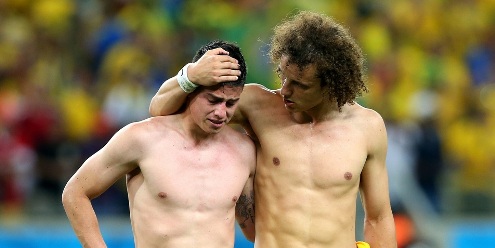 David Luiz consuela a James (foto Getty Images/FIFA)
