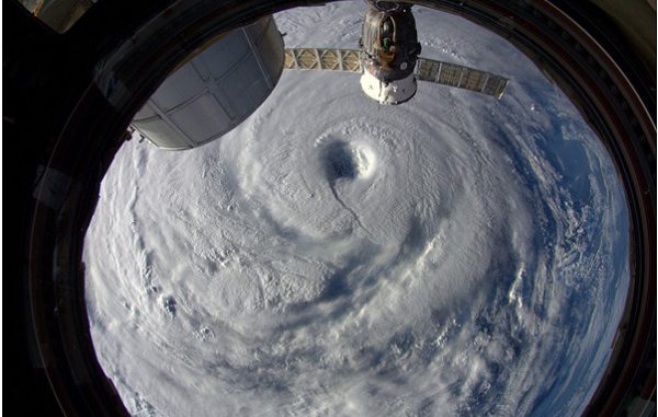 El tifón 8 desde el espacio