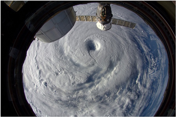 El tifón 8 desde el espacio.