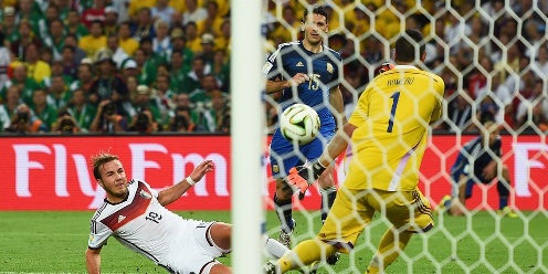 Goetze convierte el gol del título (foto Getty Images/FIFA)