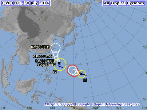 Tifones 11 y 12 avanzan por el sur de Japón.