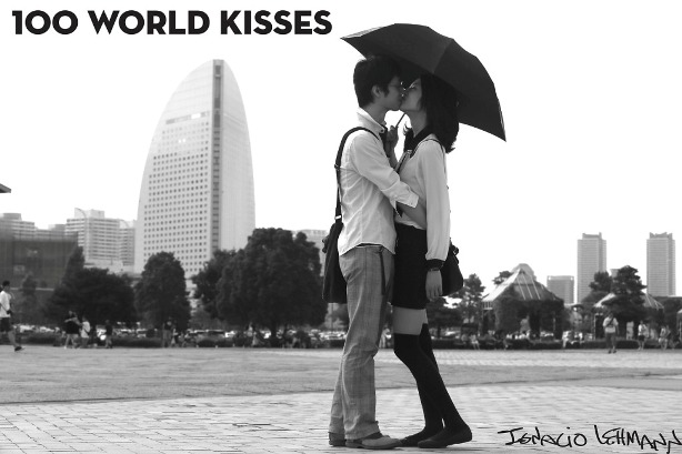 Beso en Yokohama (foto Ignacio Lehmann)