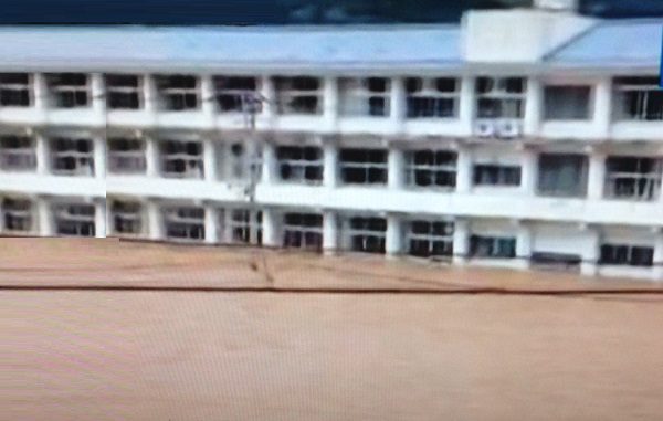 Escuela de Tokushima inundada