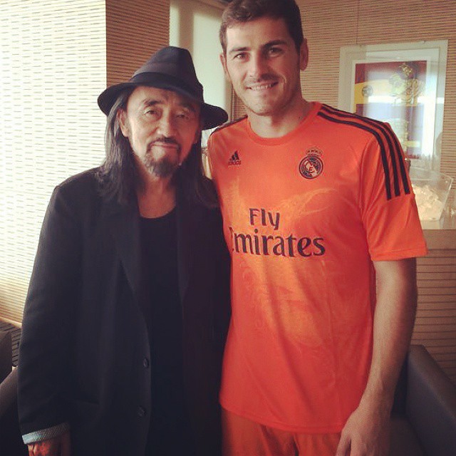 Iker Casillas con Yohji Yamamoto (foto Instagram)