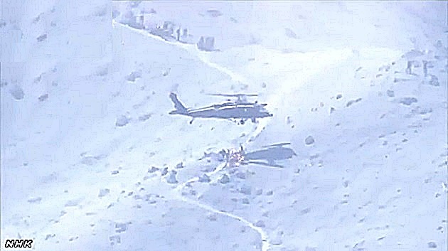 Helicoptero rescata cuerpo en Ontake
