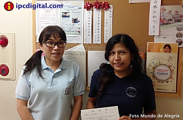 La directora de Mundo de Alegría, Masami Matsumoto, y la peruana Maisha Rodríguez