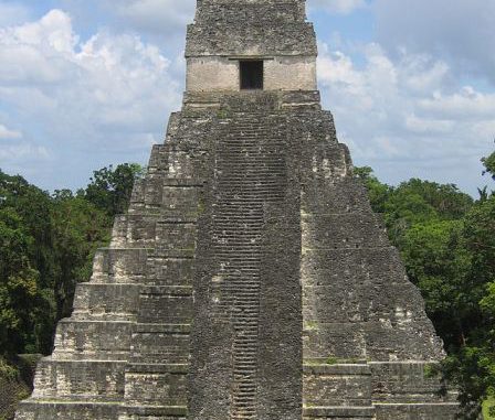 Yacimiento de Tikal