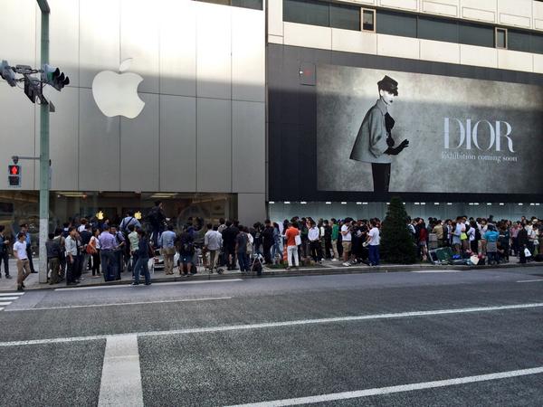 La salida del nuevo iPhone ha generado una gran expectativa en Japón (foto @xxxprius)
