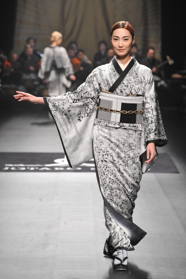 Kimono de Jotaro Saito (foto Mercedes-Benz Fashion Week de Tokio)