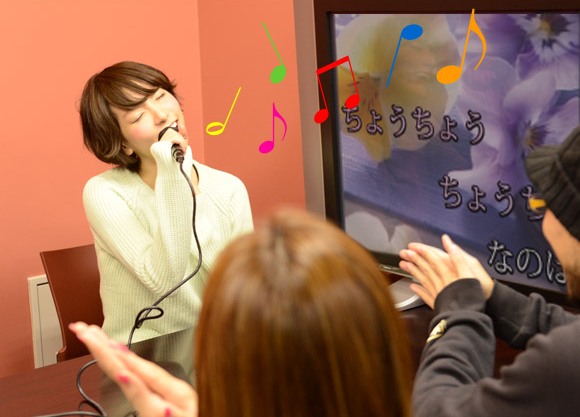 El karaoke, un sitio no recomendable para algunas japonesas (foto Rakuten)