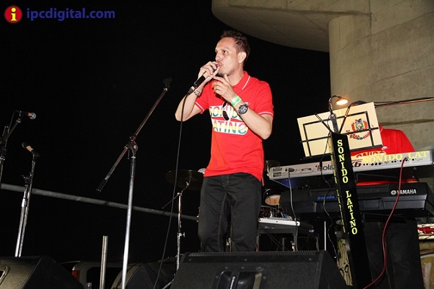 El boliviano Eduardo Albitán y Sonido Latino.