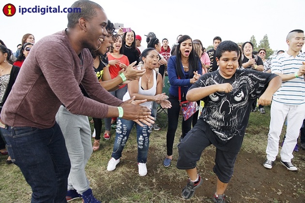 Un grupo dominicano bailando en Latin Fest Zama.