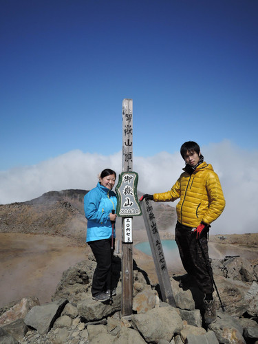 La pareja el día de la erupción (foto familia Tokoro/Mainichi Shimbun)