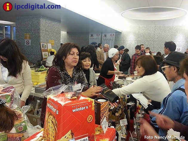 Desde el primer minuto del bazar la asistencia fue numerosa.
