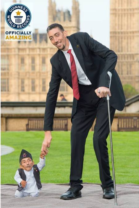 El hombre más alto del mundo mide 2,51 metros; el más bajo, 54,6 cm (foto Guinness World Records)