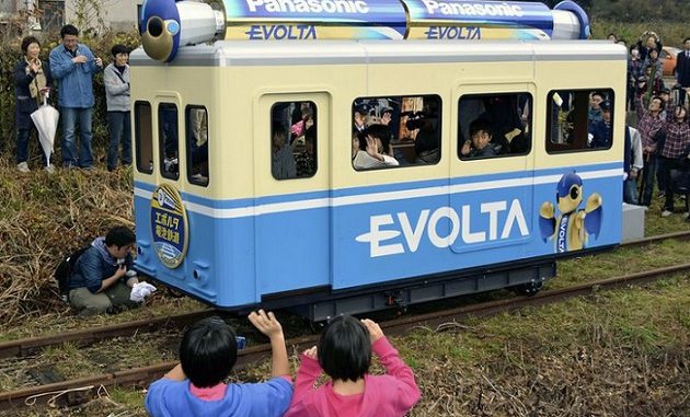 Tren a pilas (Foto Yomiuri)