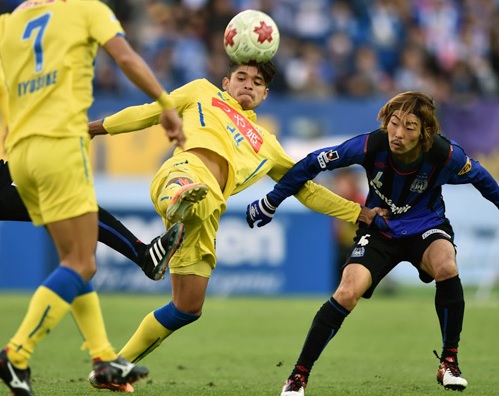 Romero del Montedio Yamagata en una escena de la final de la 94 edición de la Copa Emperador ante el Gamba. (Foto J League)