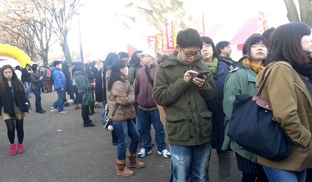 La imagen de la tarde en el Parque Yoyogi. La cola.