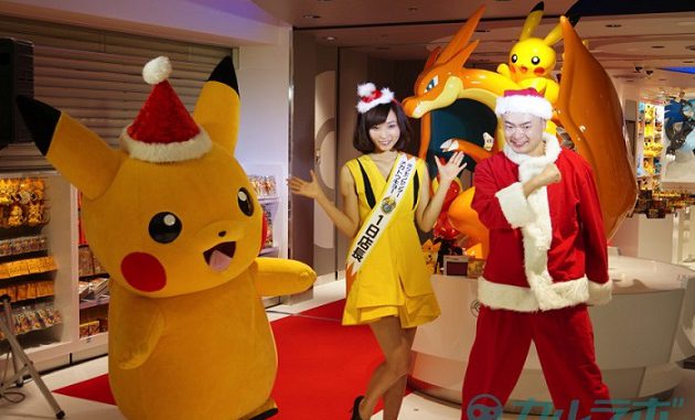 Yoshiki Risa, y el cómico Abareru kun, en la apertura de la tienda en Ikebukuro.