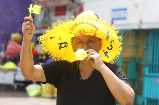 El amarillo se adueña de las calles en Lima (foto Andina)