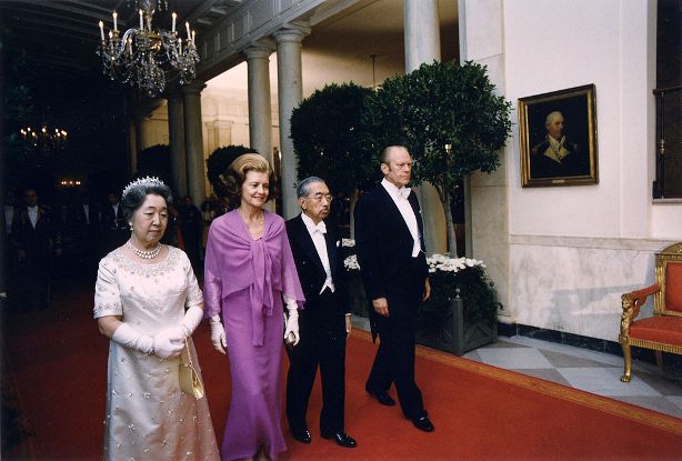 1975. Hirohito en Estados Unidos con el presidente Ford