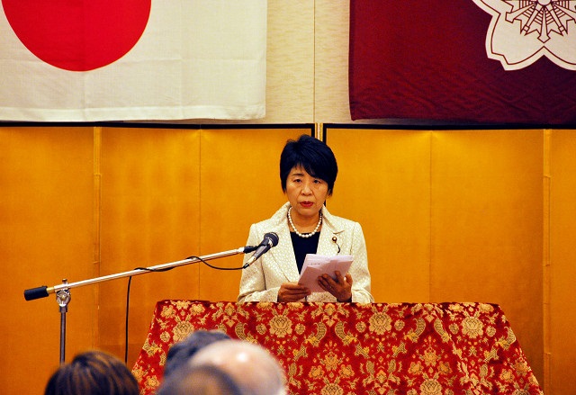 Yoko Kamikawa (foto sitio web oficial)