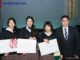 Iris Villafuerte Méndez, Ayako Roca y Ángela Nahomi Zorrilla Ramos con Renato Saito de International Press.