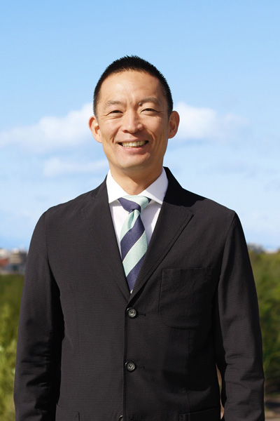 Ken Hasebe posa para foto oficial.
