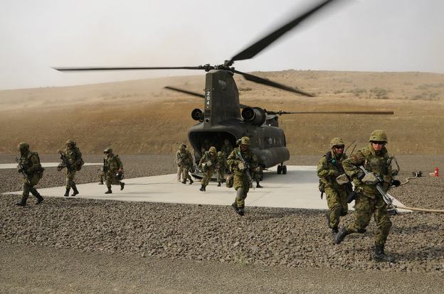 Soldados japoneses (fotos Fuerzas de Autodefensa de Japón)